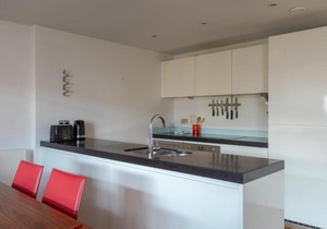 Cosy 2br Flat near Tower Bridge by GuestReady