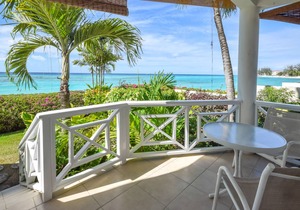 Cosy and Romantic Beachfront Condo - Nautilus