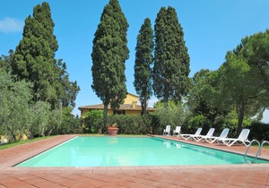 Cosy apartment for 6 people with pool, WIFI, TV, patio, pets allowed, panoramic view and parking