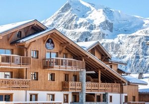 Cosy apartment for 6 guests with pool, WIFI, hot tub, TV, balcony, pets allowed and parking