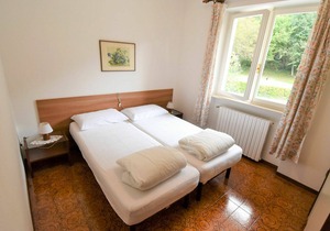 Cosy apartment for 12 guests with WIFI, TV, terrace, pets allowed and parking