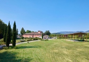 Cosy apartment for 4 guests with WIFI, pool, TV, balcony, pets allowed and parking, close to Spo.