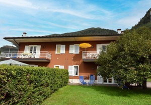 Cosy apartment for 6 people with WIFI, TV, balcony, pets allowed and parking