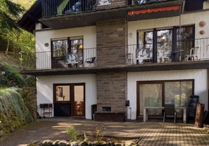 Cosy apartment for 7 guests with WIFI, TV, terrace, pets allowed and parking
