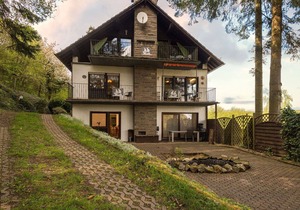 Cosy apartment for 7 guests with WIFI, TV, terrace, pets allowed and parking