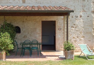 Cosy apartment with WIFI, pool, TV, patio, pets allowed and parking, close to San Gimignano