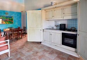 Cosy apartment with WIFI, pool, TV, balcony, pets allowed and parking, close to Spoleto