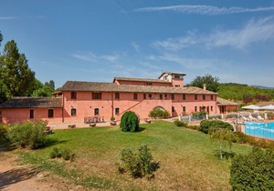 Cosy apartment with WIFI, pool, TV, balcony, pets allowed and parking, close to Spoleto