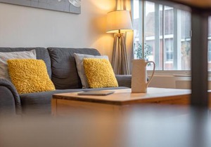 Cosy & Bright 2 Bedroom Apartment in Newbury Town Centre - SLEEPS 7