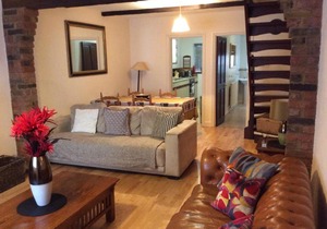 Cosy Central Windsor House Sleeps 4
