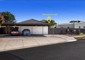 Cosy & comfortable 2 BDRM budget unit. Unlimited Wifi, free parking & air-con. Near shops & bus stop