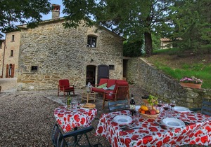 Cosy Cottage in Anghiari with Pool & Garden