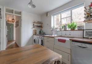 Cosy Cottage with Large Garden