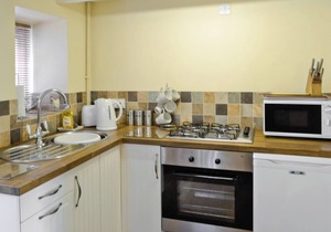 Cosy Dales cottage with woodburning stove.
