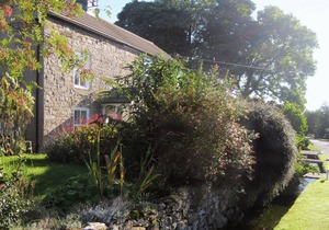 Cosy Dales cottage with woodburning stove.