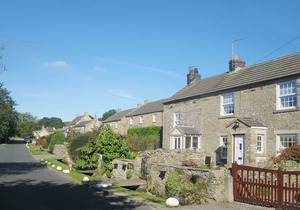 Cosy Dales cottage with woodburning stove.