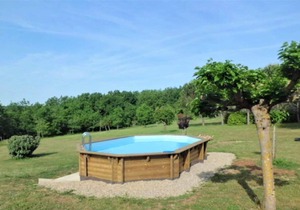 Cosy Holiday Home in Thédirac with Swimming Pool