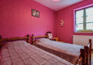 Cosy Holiday Home in Thédirac with Swimming Pool