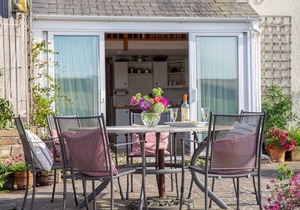 Cosy studio flat with lovely waterside views, near beach in Bantham, South Devon
