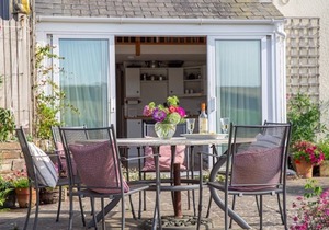 Cosy studio flat with lovely waterside views, near beach in Bantham, South Devon