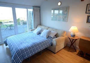 Cosy studio flat with lovely waterside views, near beach in Bantham, South Devon