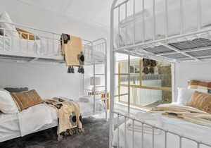 Cottage At The Sound - Beautifully Styled Beach House