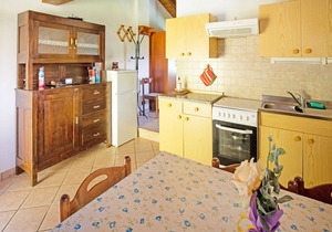 Cottage in Parole near Forest and Lake