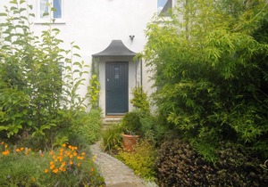 Cottage style small Town house in the centre of Cheltenham