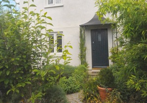Cottage style small Town house in the centre of Cheltenham