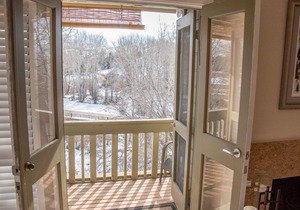 Cottonwood Condo 1473 - Great Views and Sun Valley Resort Pool Access