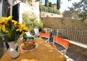 Country House / Farm House in San Gennaro with 2 bedrooms sleeps 4