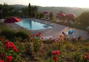 Country house in the Florentine countryside with pool and panoramic views
