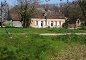 Countryside Retreat: Renovated Farmhouse 5km from Major Shopping, 7km from Le Mans