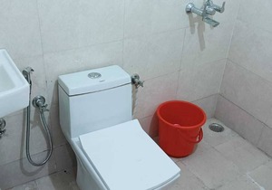COUPLE FRIENDLY IN LAJPAT NAGAR