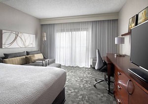 Courtyard by Marriott Lincroft Red Bank