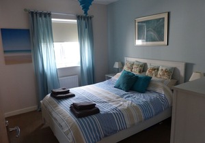 Cowry Cottage - Sea Views Only 5 Minutes Walk From Miles Of Golden Sand