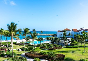 COZIEST 2 BEDROOM LOFT WITH PRIVATE BEACH AT CAP CANA