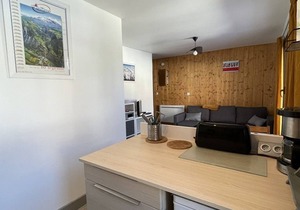 Cozy 1-BR Apartment for 4 in Heart of Alpe d'Huez, Ski-In/Ski-Out, Balcony, Ski Locker
