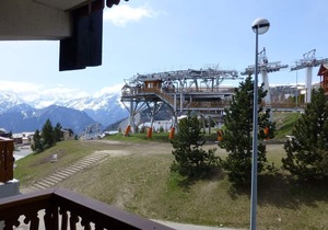 Cozy 1-BR Apartment for 4 in Heart of Alpe d'Huez, Ski-In/Ski-Out, Balcony, Ski Locker