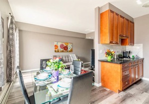 Cozy 1 King BR Apt with Netflix - PRIME Location!