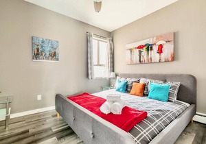 Cozy 1 King BR Apt with Netflix - PRIME Location!