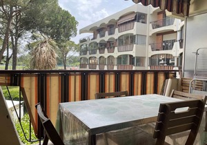 Cozy 1BR Apartment with Pool View, Terrace, and Wi-Fi in Mandelieu-la-Napoule