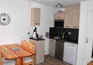Cozy 1BR Apartment in Central Location with Terrace, Near Ski Lift