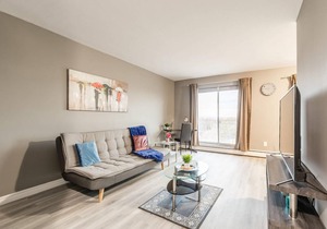 Cozy 1BR Apt w/ King Bed - Near Downtown!