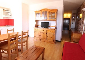 Cozy 1BR Apt for 6, Ski-In/Out Access, South/West Balcony, Pet-Friendly, Central l'Alpe d'Huez
