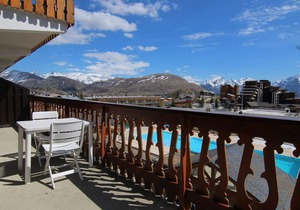 Cozy 1BR Apt for 6, Ski-In/Out Access, South/West Balcony, Pet-Friendly, Central l'Alpe d'Huez