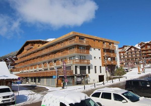 Cozy 1BR Apt for 6, Ski-In/Out Access, South/West Balcony, Pet-Friendly, Central l'Alpe d'Huez