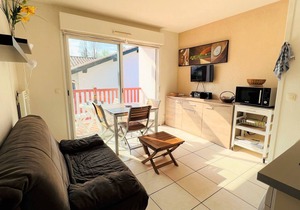 Cozy 1BR Apt in Cambo-les-Bains with Pool, Terrace, Parking & Pet-Friendly