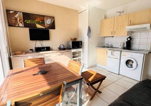 Cozy 1BR Apt in Cambo-les-Bains with Pool, Terrace, Parking & Pet-Friendly