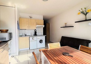 Cozy 1BR Apt in Cambo-les-Bains with Pool, Terrace, Parking & Pet-Friendly